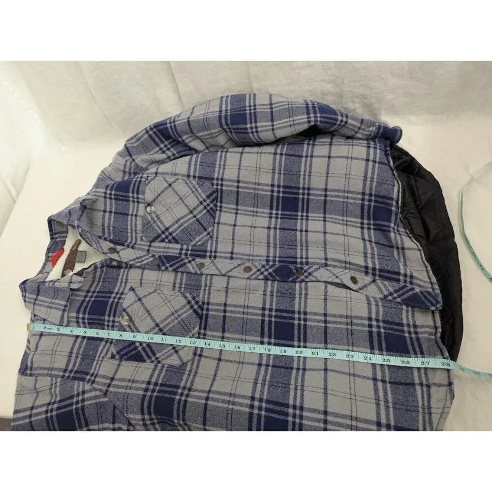 AmericaWare Men's XL sherpa lined flannel, snap closure, gray and blue plaid